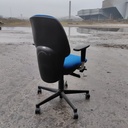 Chaise de bureau bleue
