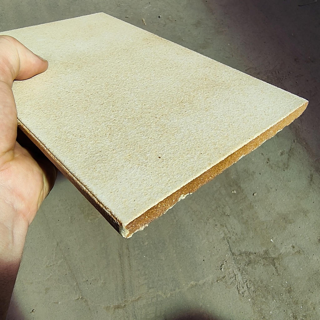 Carrelage beige sablé
