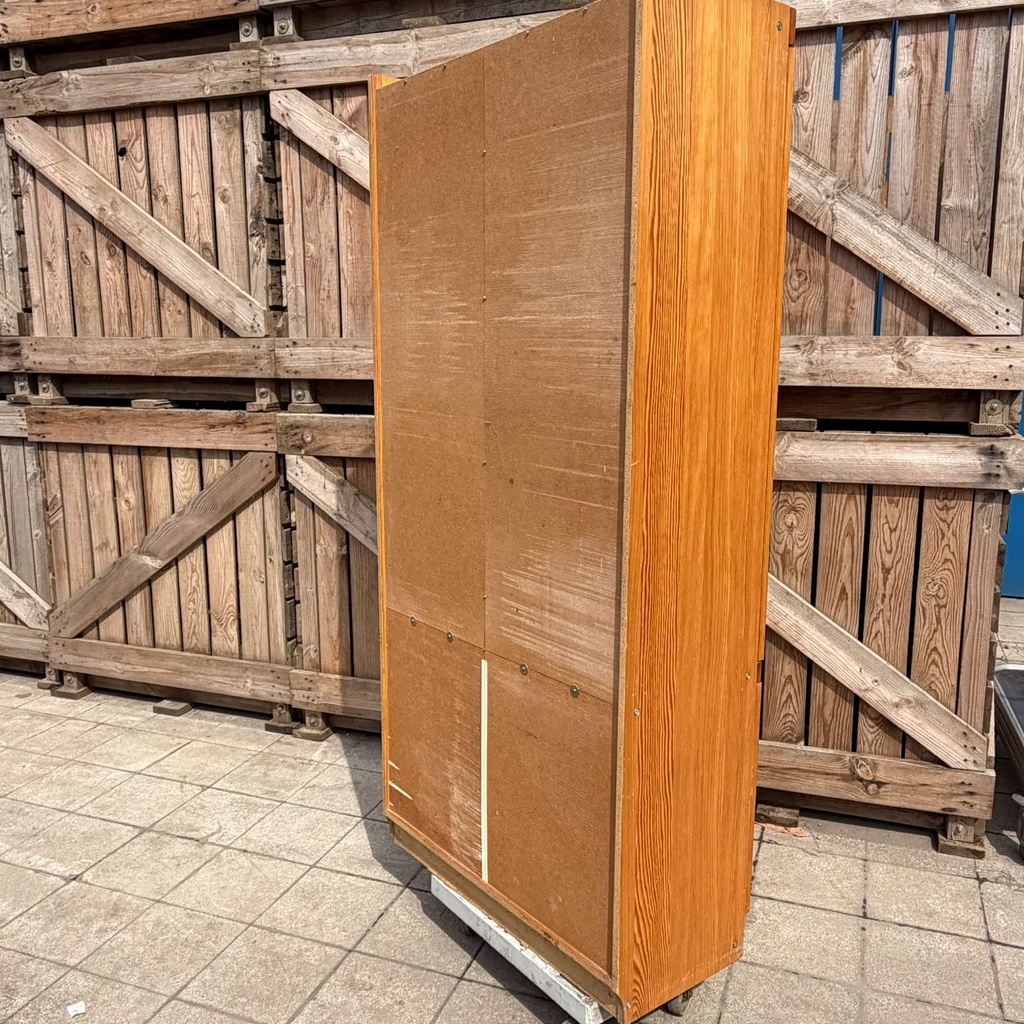 Armoire de rangement haute en bois