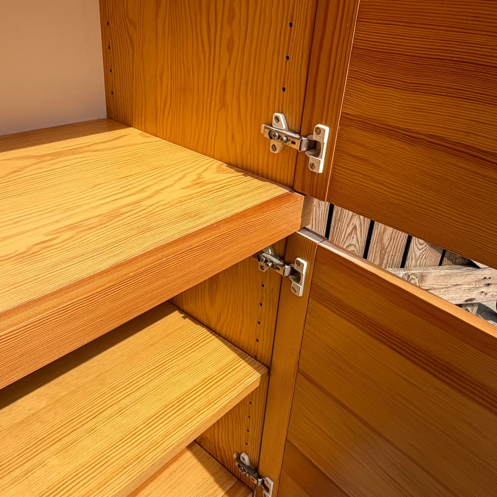 Armoire de rangement haute en bois
