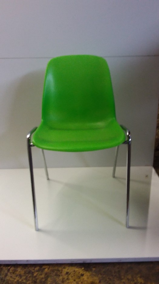 Chaise plastique verte
