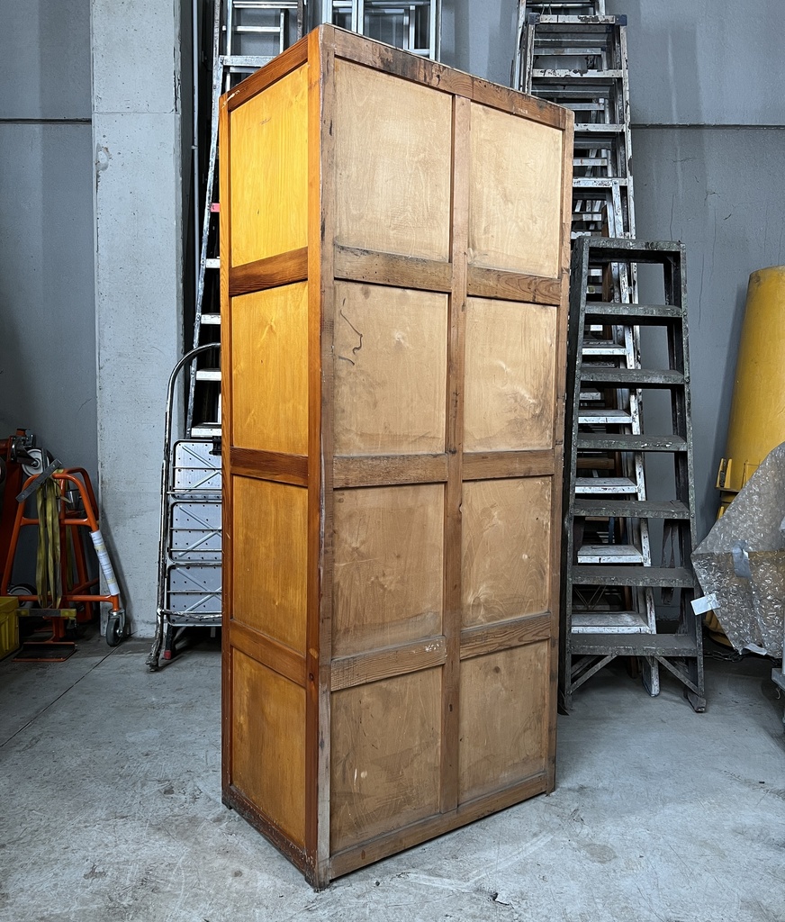 Armoire en bois