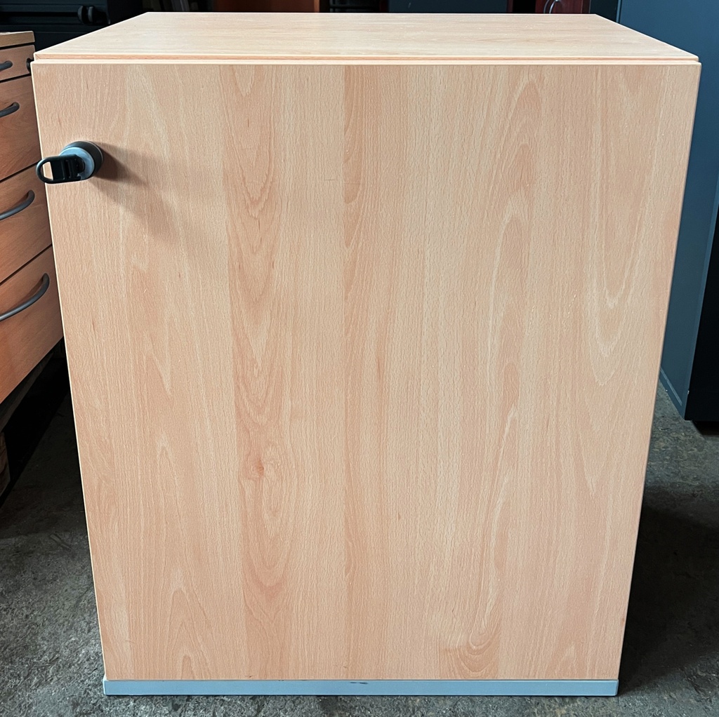 Armoire basse en bois