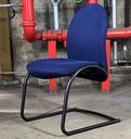 Chaise en tissu bleu