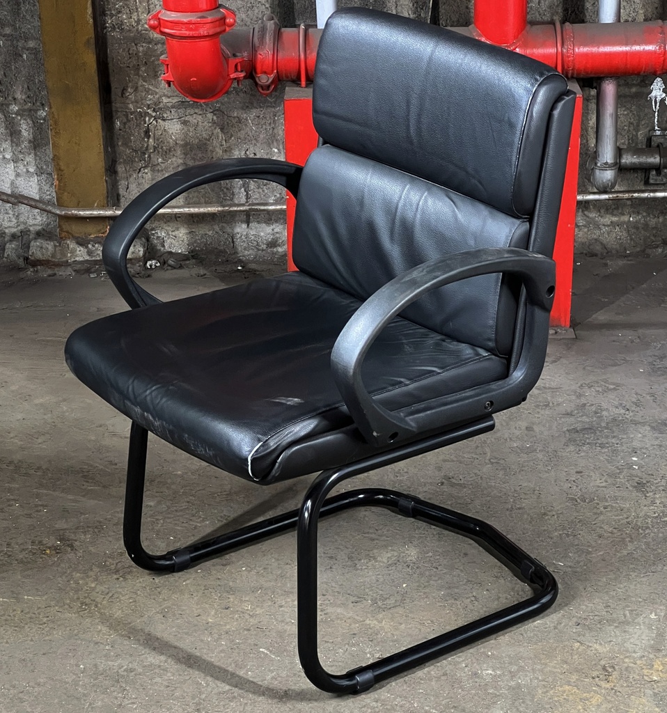 Chaise visiteur en similicuir