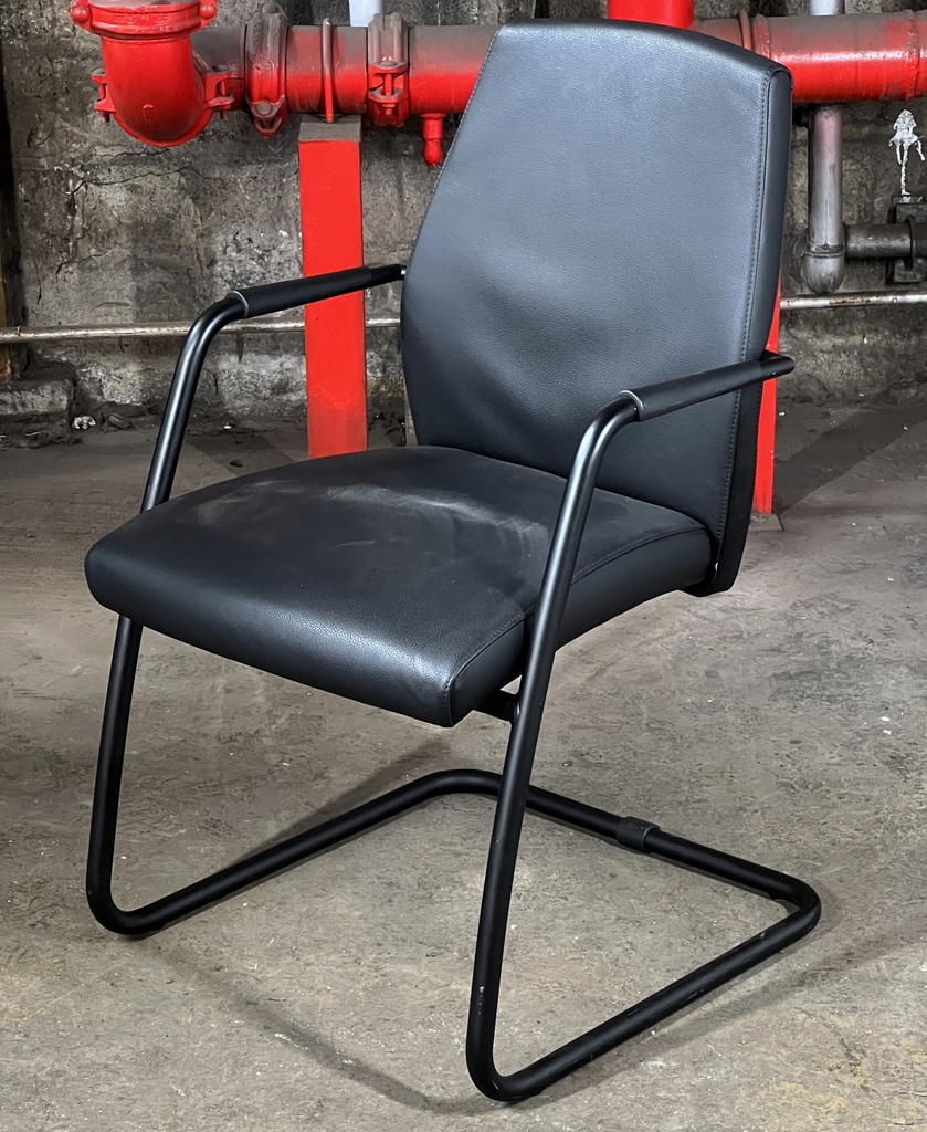 Chaise en similicuir