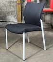 Chaise en tissu noir
