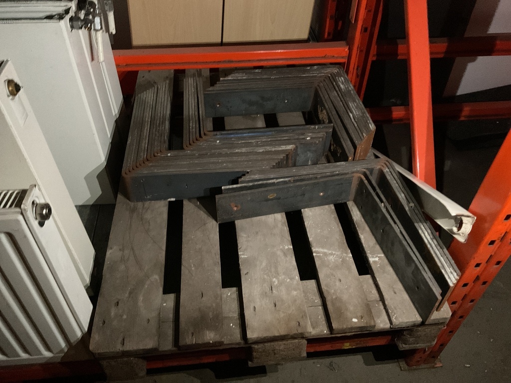 Grande équerre en métal