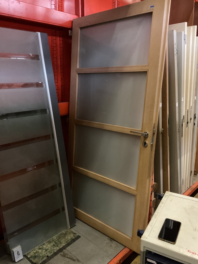 Porte en hêtre et en verre