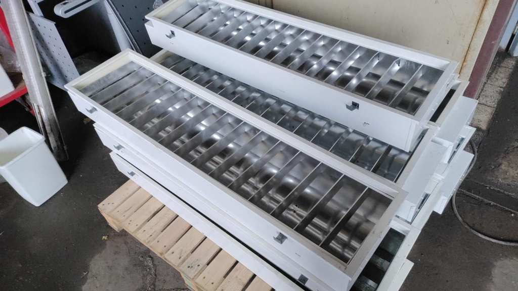 Plafonnier LED à lamelles