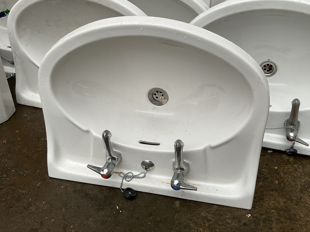 Lavabo en porcelaine