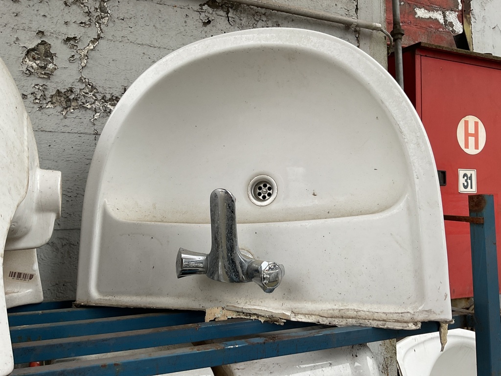 Lavabo en porcelaine