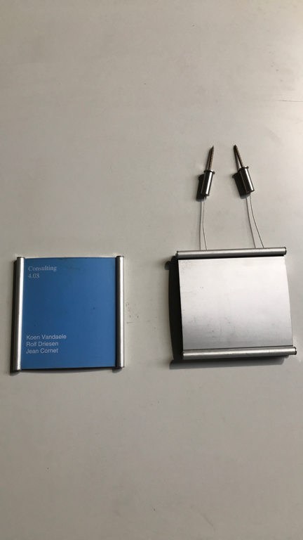 Plaque d'identification pour porte