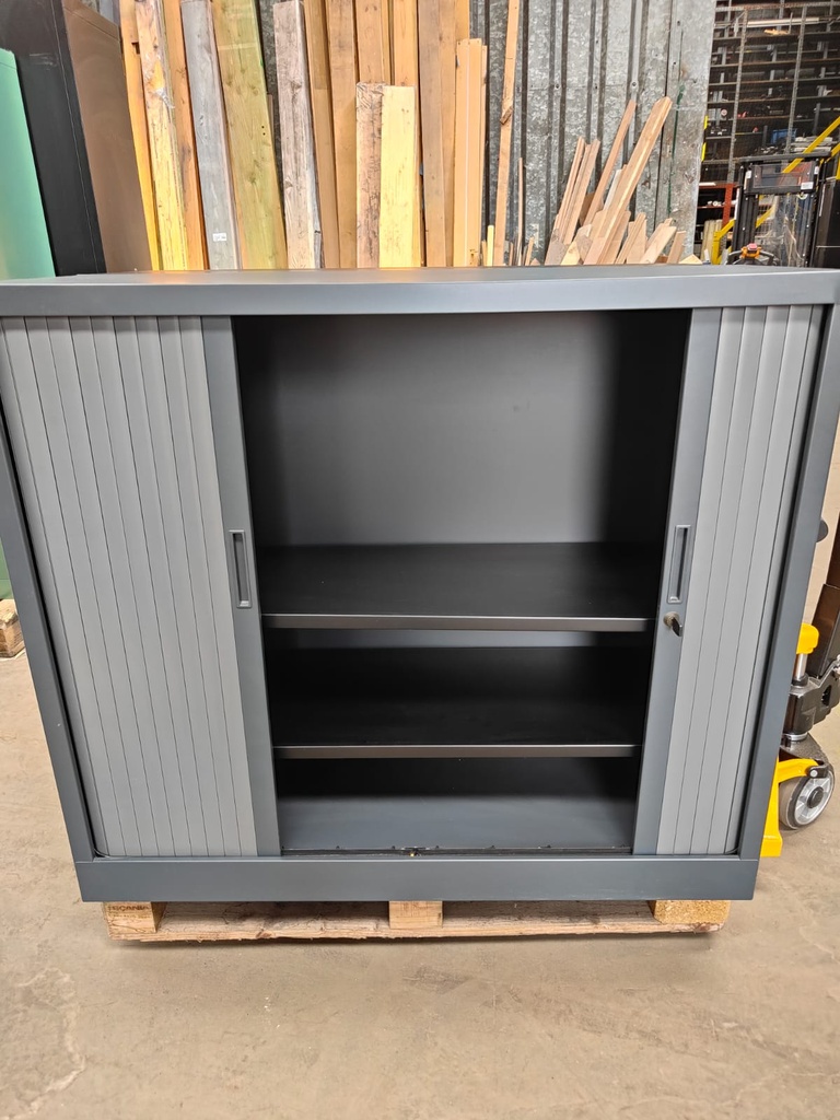 Armoire basse à volet