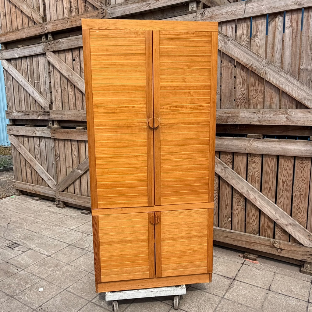 Armoire de rangement haute en bois