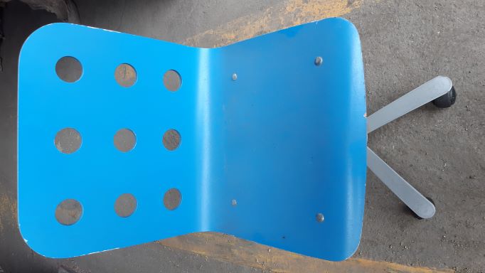 Chaise Bleue - Tout à fait POP