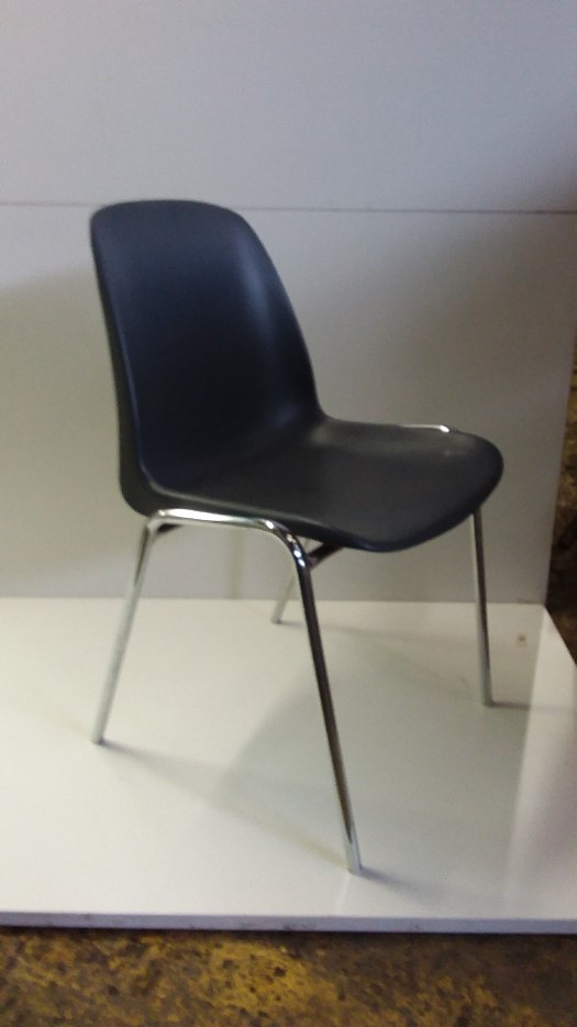 Chaise plastique noir