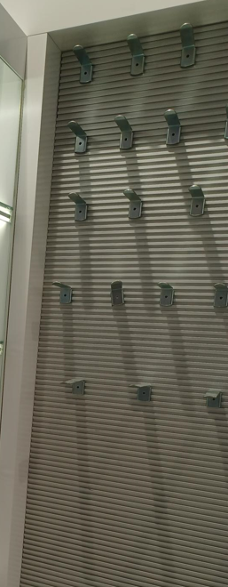 Panneau rainuré présentoir