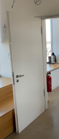 porte vers la cuisine tiré gauche