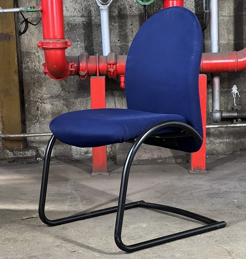 [108MOB003] Chaise en tissu bleu