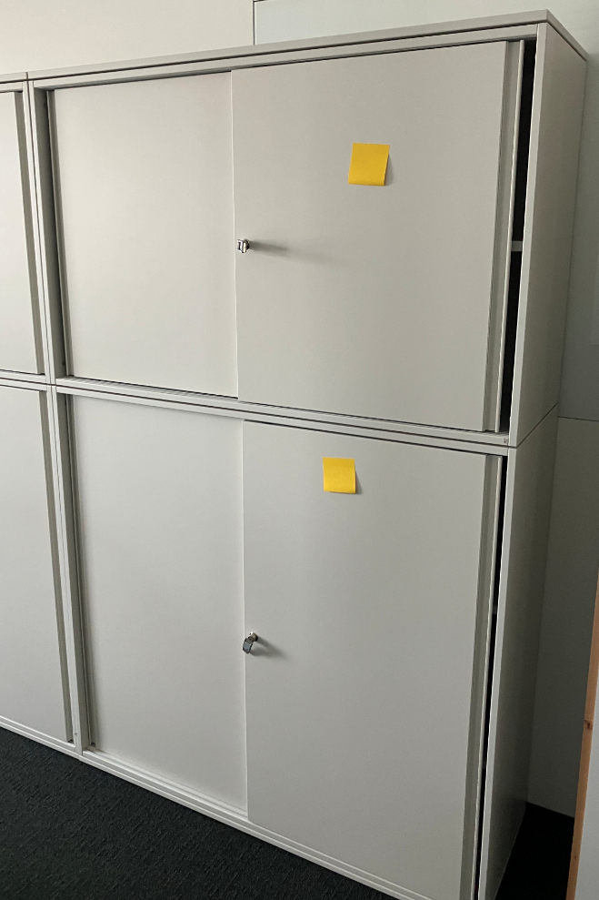 Armoire de bureau gris clair