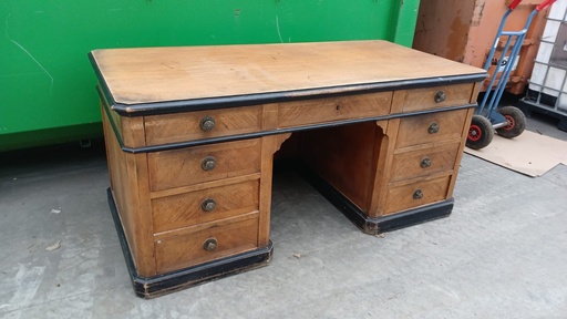 Bureau en bois ancien 