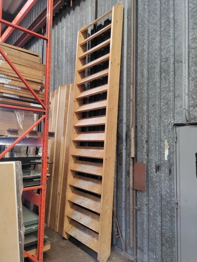 Escalier droit en sapin