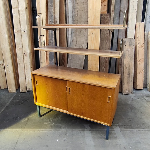 Bibliothèque en bois contreplaqué