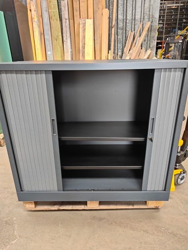Armoire basse à volet