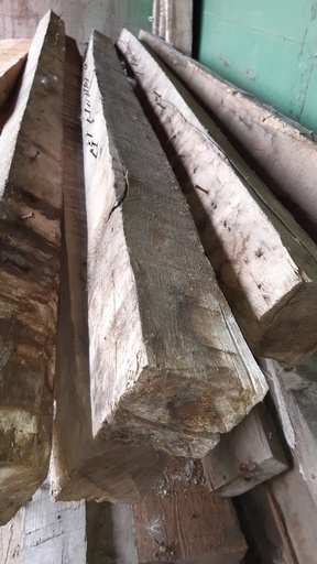 Poutres en vieux chêne