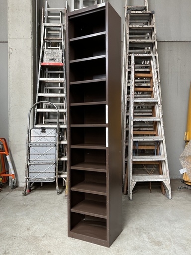 Étagère métallique